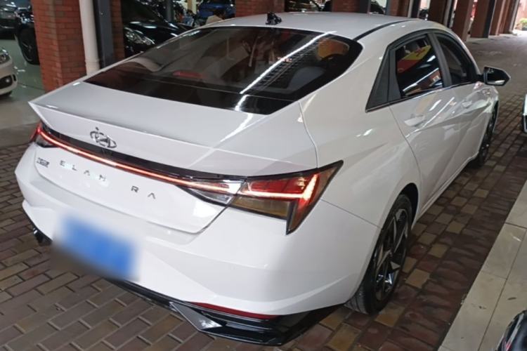 Used Hyundai Elantra 2021 1.5L CVT LUX Prestige Edition Rear Right 45 Deg