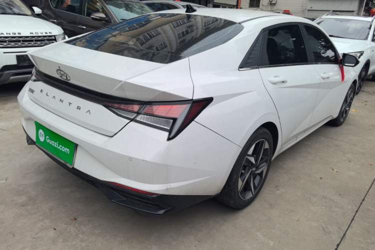 Used Hyundai Elantra 2021 1.5L CVT GLX Elite Edition Rear Right 45 Deg