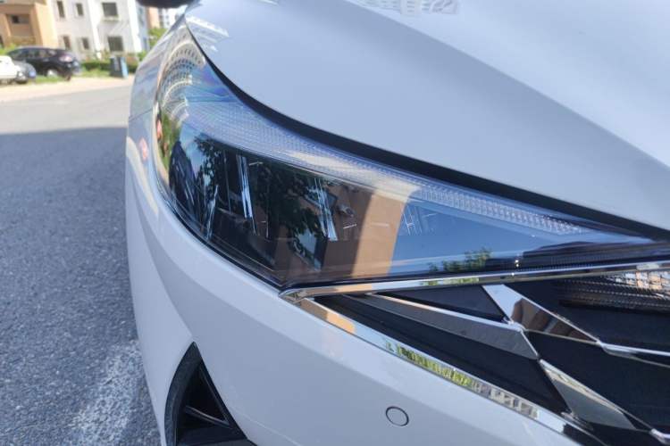Used Hyundai Elantra 2021 1.5L CVT GLX Elite Edition Right Front Headlight
