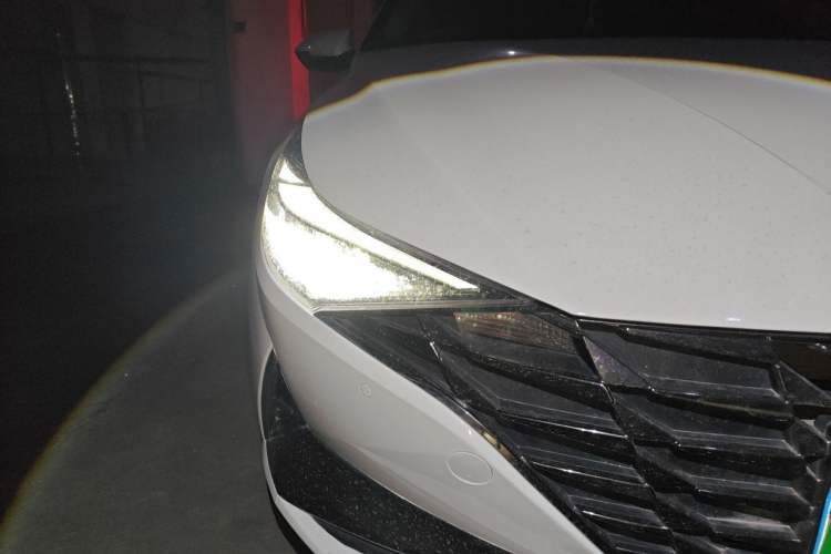 Used Hyundai Elantra 2021 1.5L CVT LUX Prestige Edition Right Front Headlight