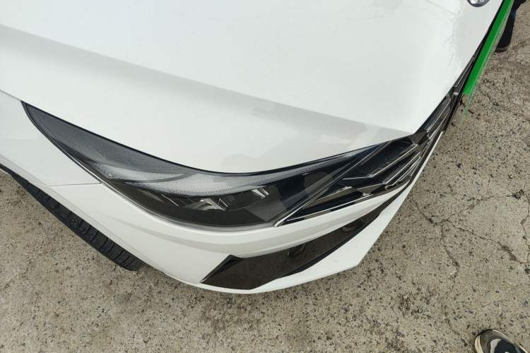 Used Hyundai Elantra 2021 1.5L CVT GLX Elite Edition Right Front Headlight