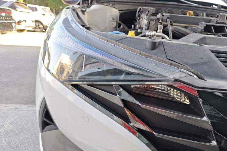 Used Hyundai Elantra 2021 1.5L CVT LUX Prestige Edition Right Front Headlight