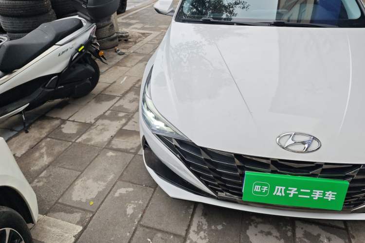 Used Hyundai Elantra 2021 1.5L CVT LUX Prestige Edition Right Front Headlight
