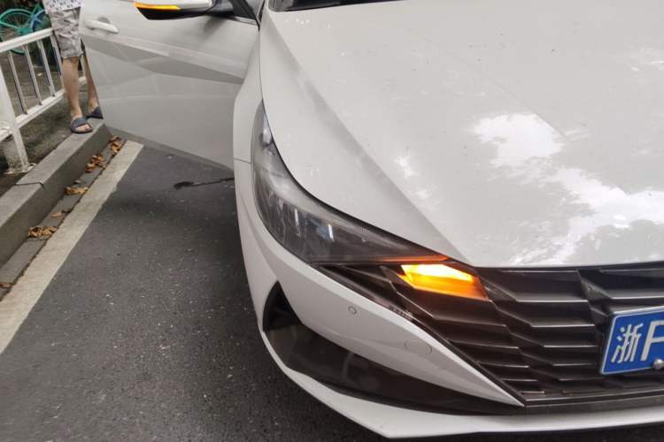 Used Hyundai Elantra 2021 1.5L CVT LUX Prestige Edition Right Front Headlight