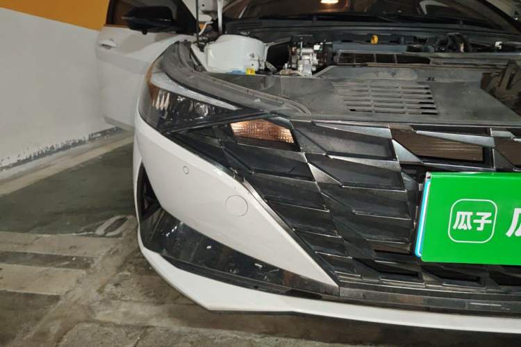 Used Hyundai Elantra 2021 1.5L CVT LUX Prestige Edition Right Front Headlight