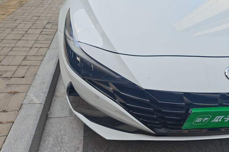 Used Hyundai Elantra 2021 1.5L CVT LUX Prestige Edition Right Front Headlight