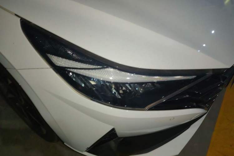 Used Hyundai Elantra 2021 1.5L CVT LUX Prestige Edition Right Front Headlight