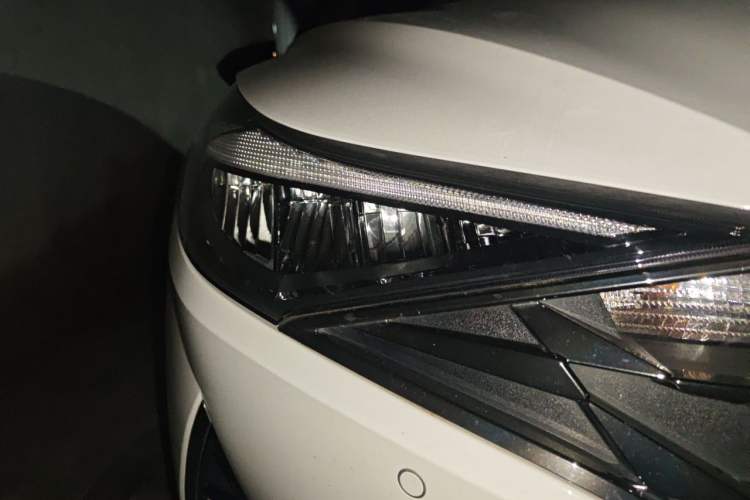 Used Hyundai Elantra 2021 1.5L CVT LUX Prestige Edition Right Front Headlight