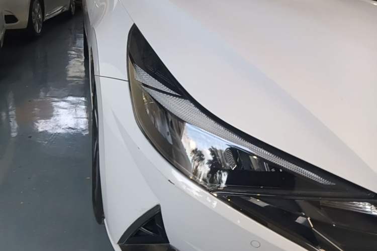 Used Hyundai Elantra 2021 1.5L CVT GLX Elite Edition Right Front Headlight