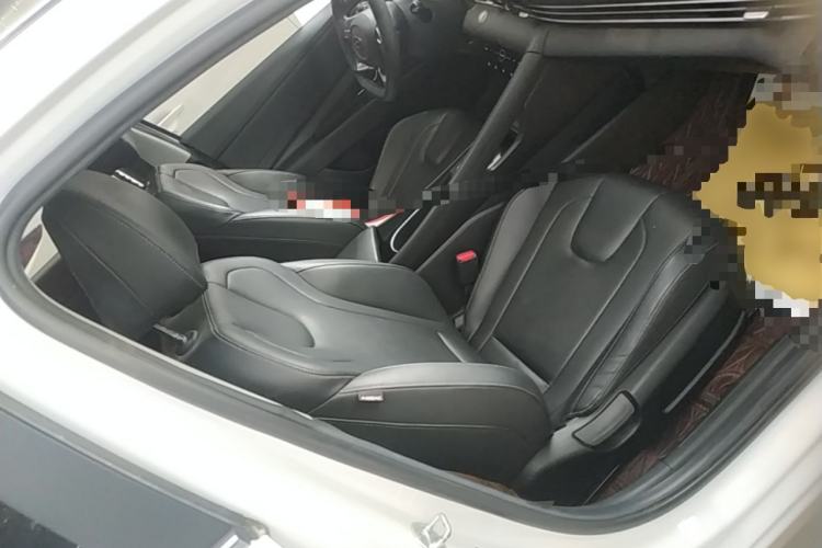 Used Hyundai Elantra 2021 1.5L CVT LUX Prestige Edition Right Front Seat