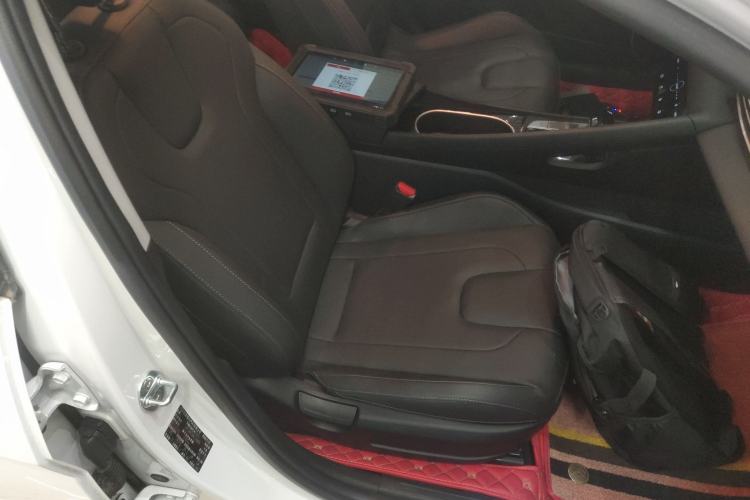 Used Hyundai Elantra 2021 1.5L CVT GLX Elite Edition Right Front Seat