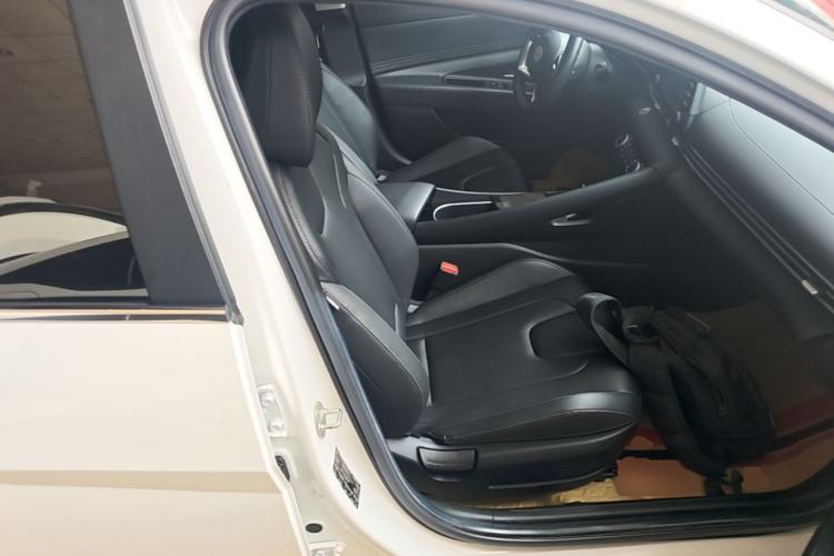 Used Hyundai Elantra 2021 1.5L CVT GLX Elite Edition Right Front Seat