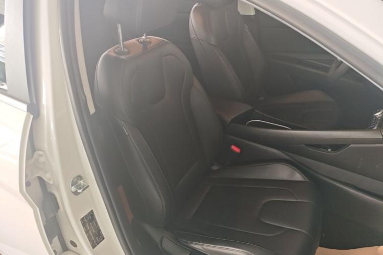 Used Hyundai Elantra 2021 1.5L CVT GLX Elite Edition Right Front Seat