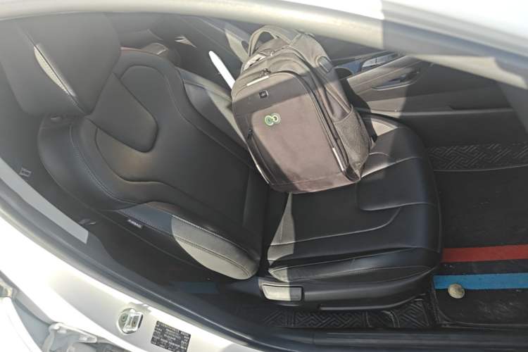 Used Hyundai Elantra 2021 1.5L CVT GLX Elite Edition Right Front Seat