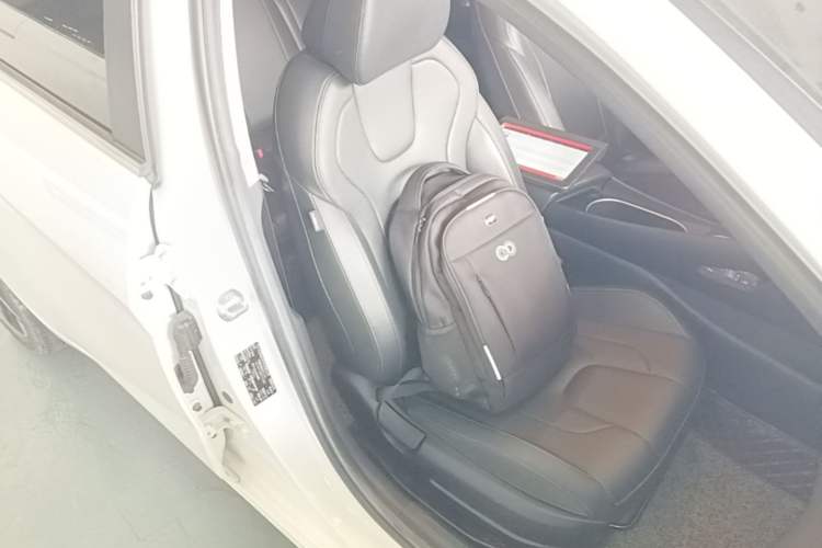 Used Hyundai Elantra 2021 1.5L CVT GLX Elite Edition Right Front Seat