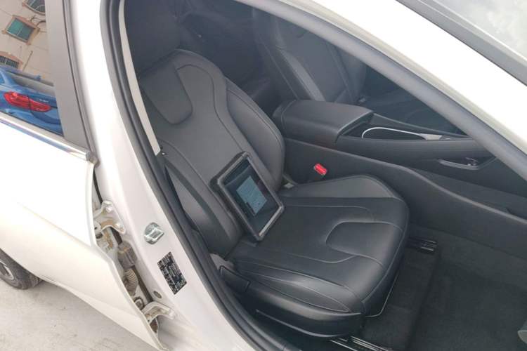 Used Hyundai Elantra 2021 1.5L CVT LUX Prestige Edition Right Front Seat