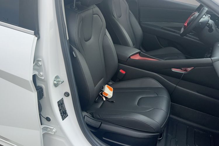 Used Hyundai Elantra 2021 1.5L CVT LUX Prestige Edition Right Front Seat