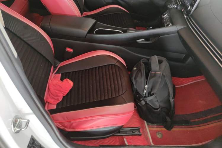 Used Hyundai Elantra 2021 1.5L CVT GLX Elite Edition Right Front Seat