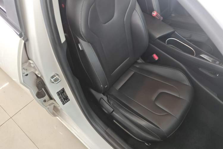 Used Hyundai Elantra 2021 1.5L CVT GLX Elite Edition Right Front Seat