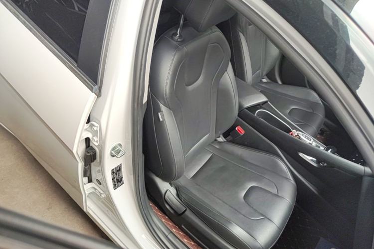 Used Hyundai Elantra 2021 1.5L CVT LUX Prestige Edition Right Front Seat