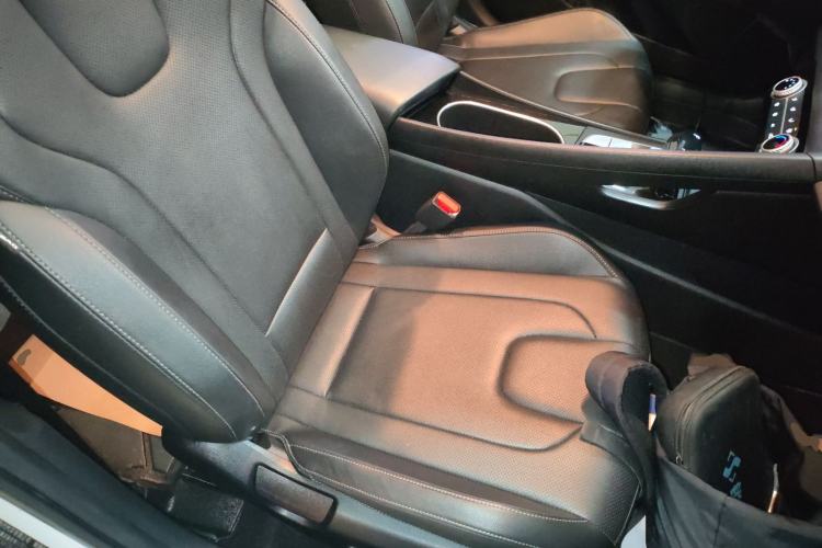 Used Hyundai Elantra 2021 1.5L CVT GLX Elite Edition Right Front Seat