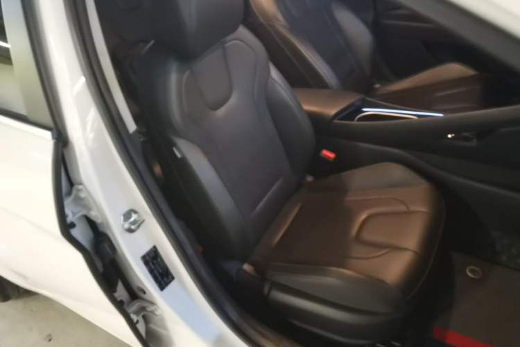 Used Hyundai Elantra 2021 1.5L CVT GLX Elite Edition Right Front Seat