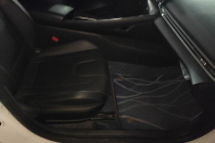 Used Hyundai Elantra 2021 1.5L CVT LUX Prestige Edition Right Front Seat