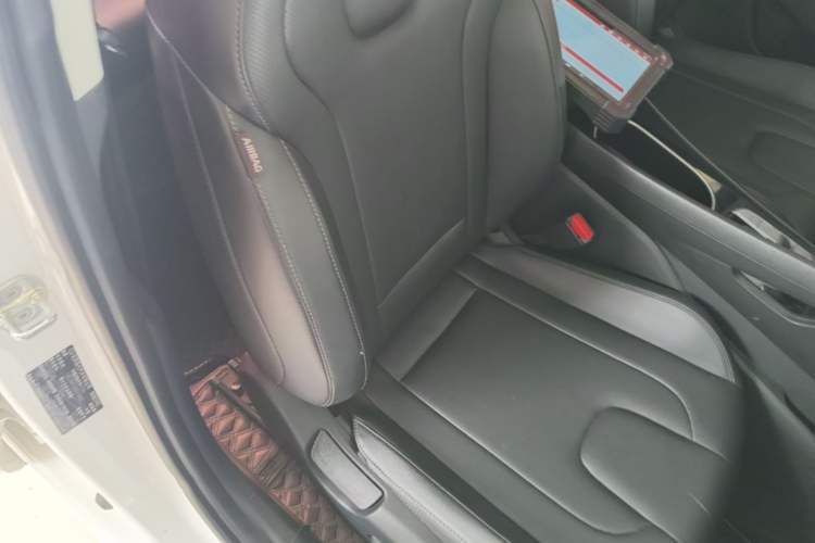 Used Hyundai Elantra 2021 1.5L CVT GLX Elite Edition Right Front Seat