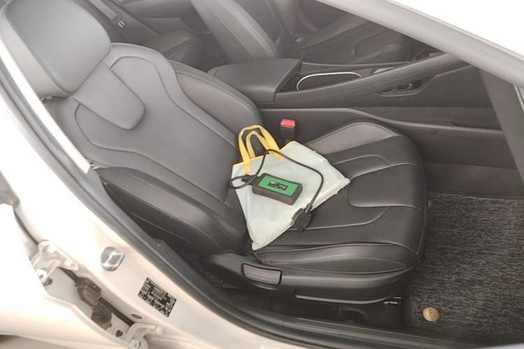 Used Hyundai Elantra 2021 1.5L CVT GLX Elite Edition Right Front Seat