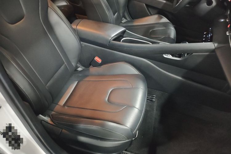 Used Hyundai Elantra 2021 1.5L CVT LUX Prestige Edition Right Front Seat