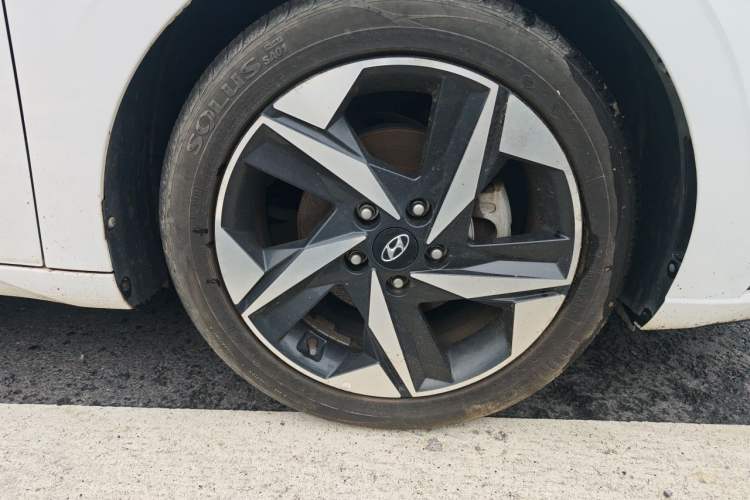 Used Hyundai Elantra 2021 1.5L CVT LUX Prestige Edition Right Front Wheel Hub