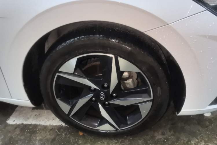 Used Hyundai Elantra 2021 1.5L CVT GLX Elite Edition Right Front Wheel Hub