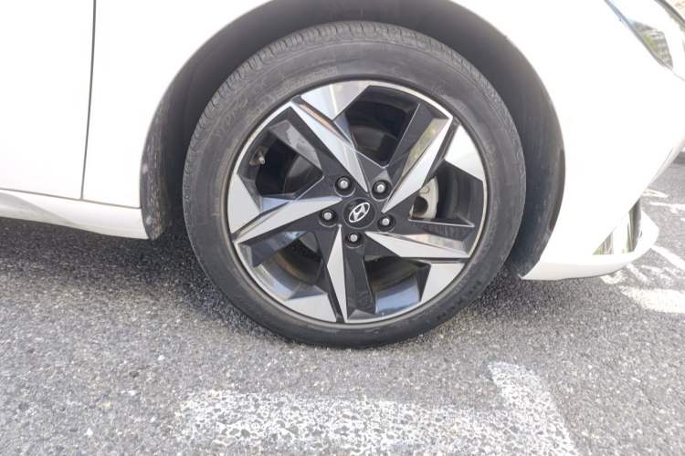 Used Hyundai Elantra 2021 1.5L CVT GLX Elite Edition Right Front Wheel Hub