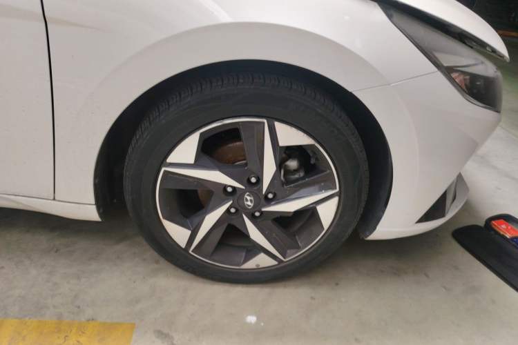 Used Hyundai Elantra 2021 1.5L CVT LUX Prestige Edition Right Front Wheel Hub