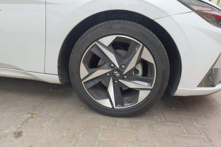 Used Hyundai Elantra 2021 1.5L CVT LUX Prestige Edition Right Front Wheel Hub
