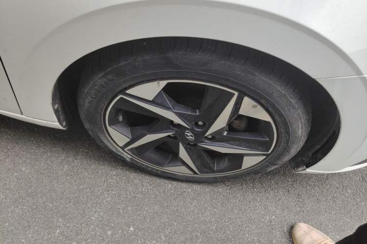 Used Hyundai Elantra 2021 1.5L CVT LUX Prestige Edition Right Front Wheel Hub
