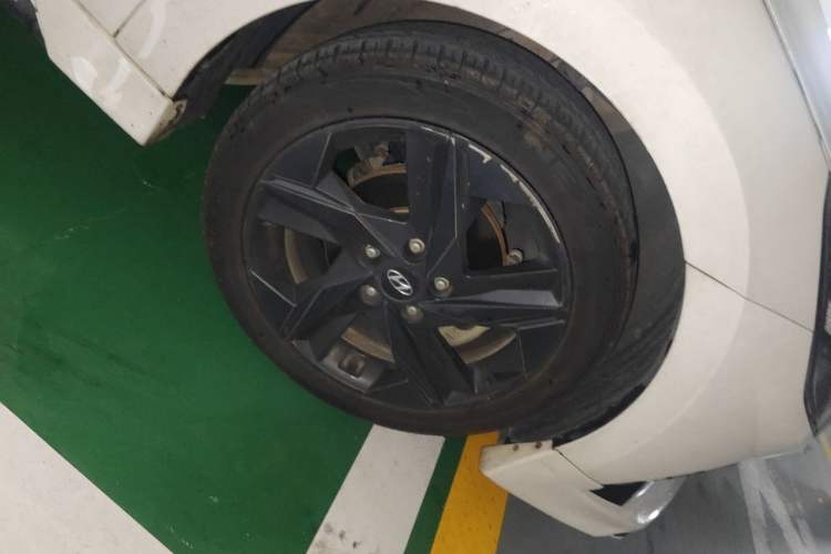 Used Hyundai Elantra 2021 1.5L CVT LUX Prestige Edition Right Front Wheel Hub