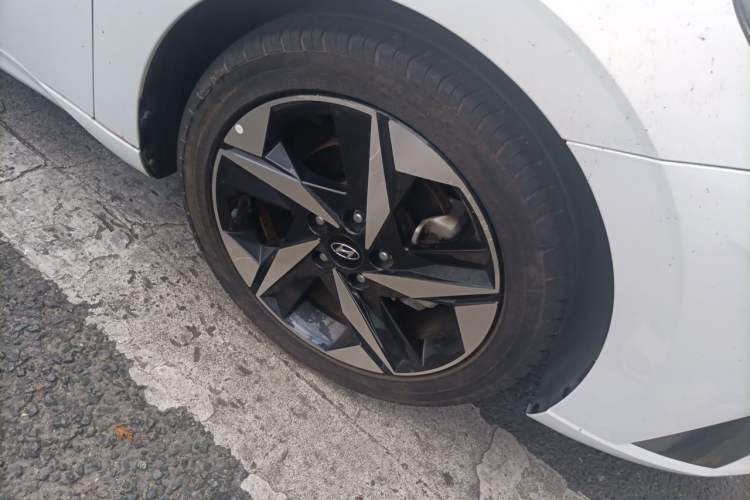 Used Hyundai Elantra 2021 1.5L CVT LUX Prestige Edition Right Front Wheel Hub