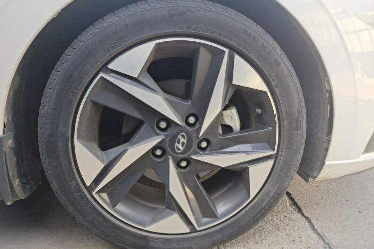 Used Hyundai Elantra 2021 1.5L CVT LUX Prestige Edition Right Front Wheel Hub