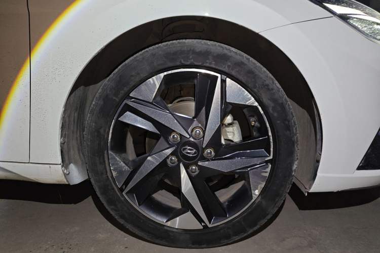 Used Hyundai Elantra 2021 1.5L CVT LUX Prestige Edition Right Front Wheel Hub