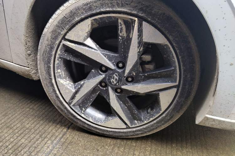Used Hyundai Elantra 2021 1.5L CVT GLX Elite Edition Right Front Wheel Hub