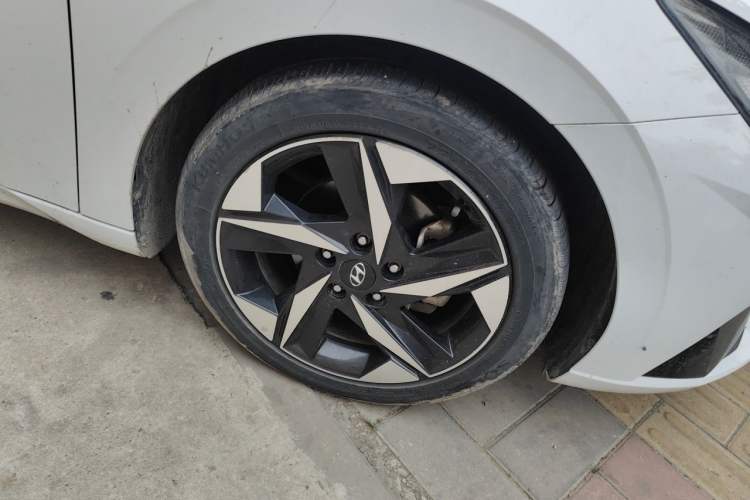 Used Hyundai Elantra 2021 1.5L CVT LUX Prestige Edition Right Front Wheel Hub