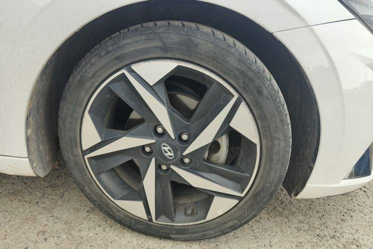Used Hyundai Elantra 2021 1.5L CVT GLX Elite Edition Right Front Wheel Hub