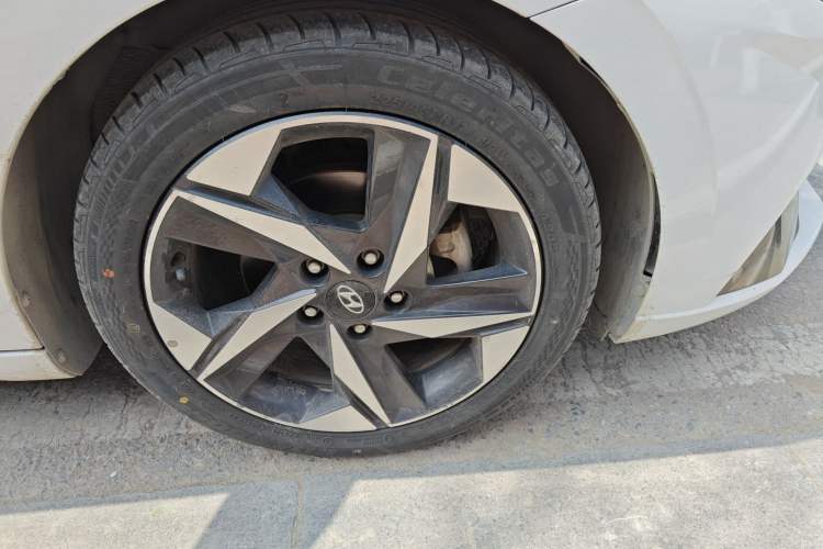Used Hyundai Elantra 2021 1.5L CVT GLX Elite Edition Right Front Wheel Hub