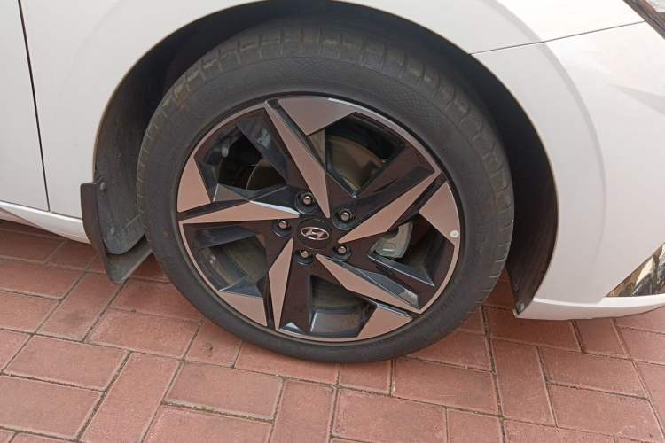 Used Hyundai Elantra 2021 1.5L CVT LUX Prestige Edition Right Front Wheel Hub