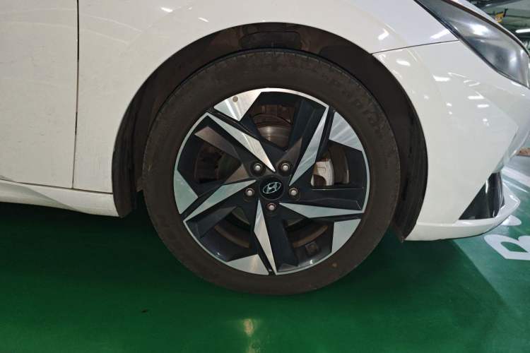 Used Hyundai Elantra 2021 1.5L CVT LUX Prestige Edition Right Front Wheel Hub