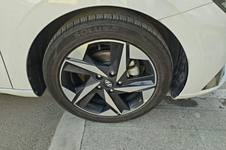 Used Hyundai Elantra 2021 1.5L CVT LUX Prestige Edition Right Front Wheel Hub