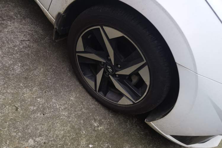 Used Hyundai Elantra 2021 1.5L CVT LUX Prestige Edition Right Front Wheel Hub