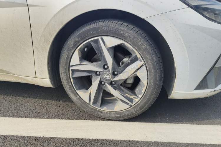 Used Hyundai Elantra 2021 1.5L CVT GLX Elite Edition Right Front Wheel Hub