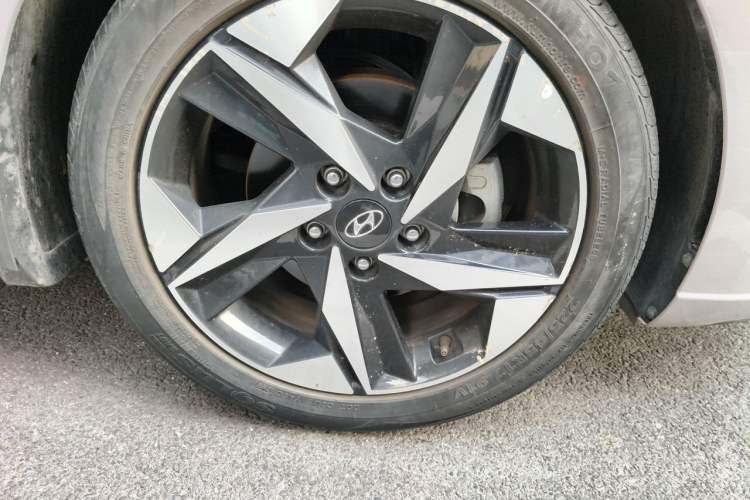 Used Hyundai Elantra 2021 1.5L CVT LUX Prestige Edition Right Front Wheel Hub